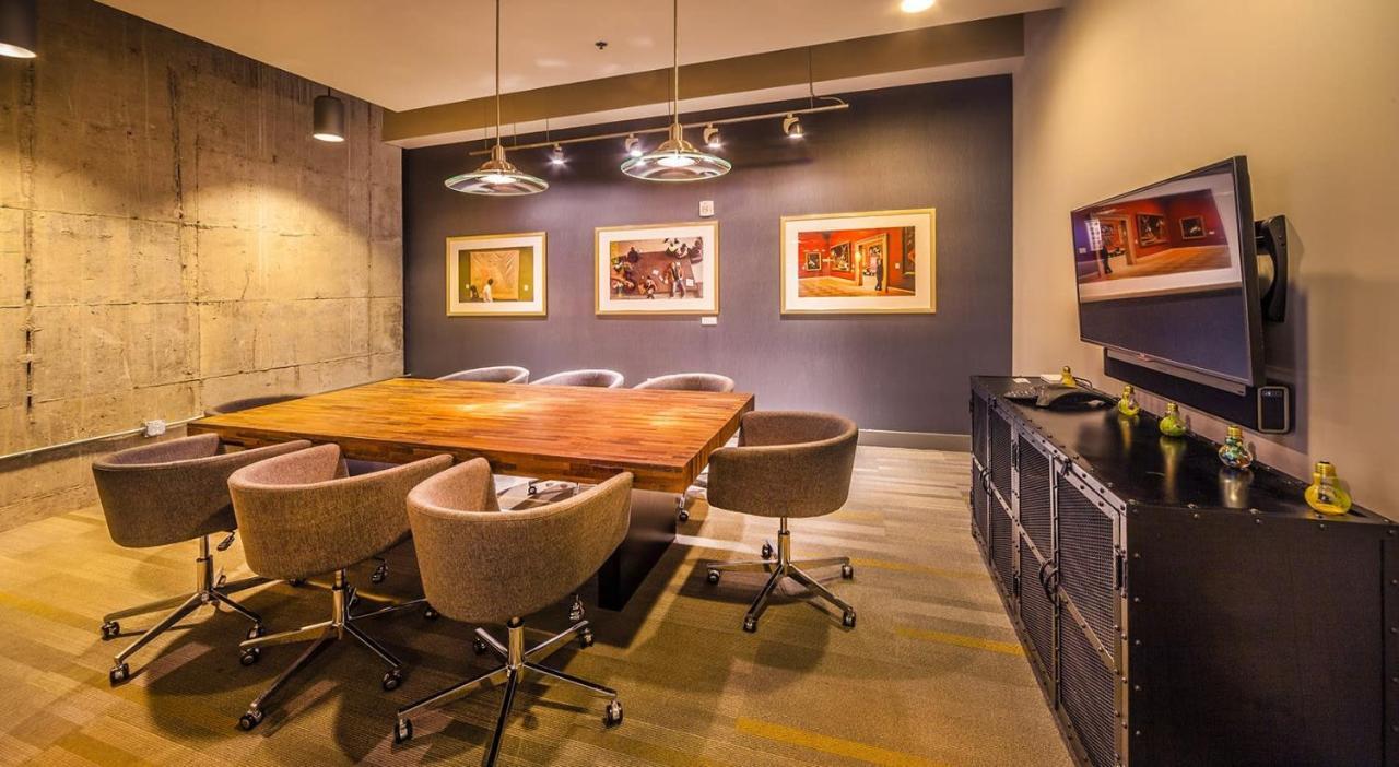 Cozysuites L 1Br, Monument Circle, Indy Индианаполис Экстерьер фото